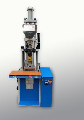 15 Tonnen kleine vertikale Kunststoffspritzgießmaschine für USB-Ladekabel USB-A Stecker