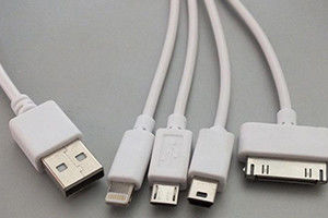 25 Tonnen kleine vertikale Kunststoffspritzgießmaschine für USB-Kabel